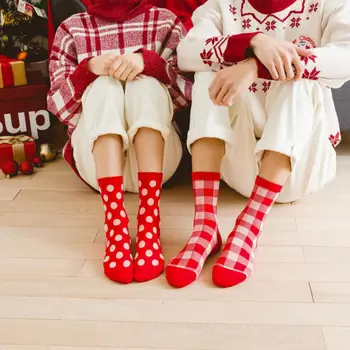 2022 Nové Žien Vianočné Ponožky Koberčeky Prekladané Jeseň A v Zime Pohodlné Harajuku Červená Farba Retro Dlhé Ponožky Obrázok 2