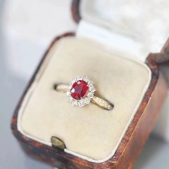 Nový silver vykladané kryštálmi kvet ruby prstene pre ženy vynikajúce otvorenie nastaviteľný dizajn svetlo luxusné kreatívne svadobné šperky