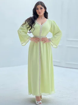 Skromný Moslimské Ženy Šaty Svetlo Zelená Šifón Diamond Pásky Trim V Krku Dlhý Rukáv Voľné Belted Arabskom Dubaji Kaftane Marocain Eid Obrázok 2