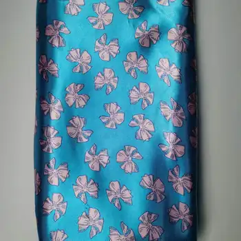 100 cm X 148cm Modrom Pozadí DIY Šitie Šťastie Trávy Satin Nové Módne Textílie Materiál Na Tričko, Šatku Cosplay Obrázok 2