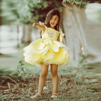 Svetlo Žltá Opuchnuté A-line 3D Kvety Appliques Krátke Šaty Pre Dievčatká Rukávy Organza Rozstrapatené Tylu Narodeninovej Party Šaty